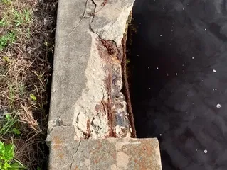 Signs Your Seawall Needs to Be Replaced: